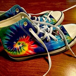 Converse tie dye
